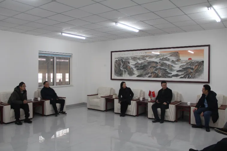 ​Powitanie delegacji z Uniwersytetu Architektury w Shandong, która odwiedziła fabrykę i zapoznała się z możliwością współpracy