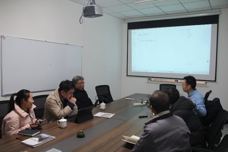 Shandong Lannuo omawia rozpoczęcie projektu dotyczącego laboratorium hałasu i kontroli hałasu z profesorem KWAK, doktorem Moon Kyu i przedstawicielem Liang Tongho z Uniwersytetu Dongguk w Korei Południowej